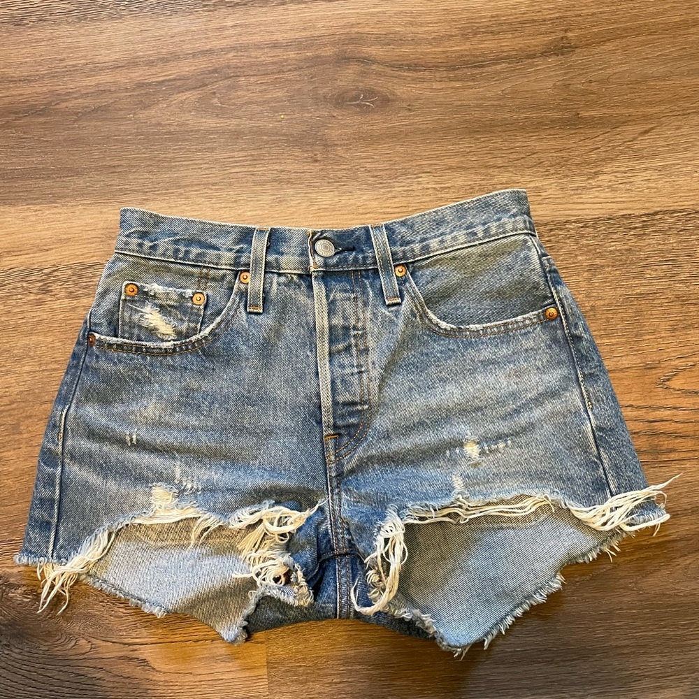 Levi’s 501 cut off shorts button fly high waist